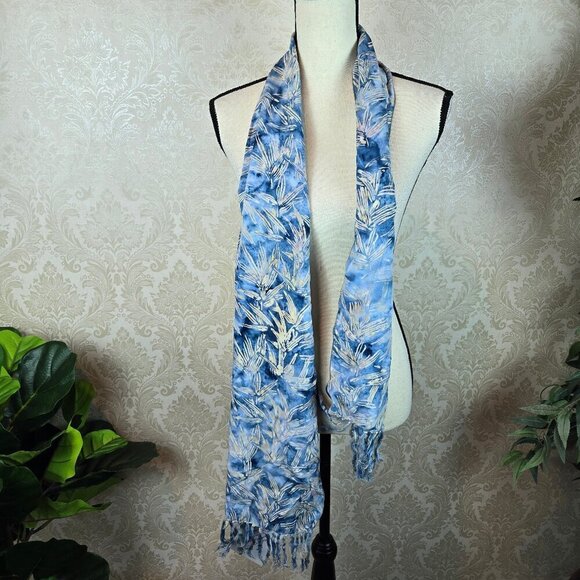 Island Batik Blue and Cream Batik Oblong Scarf Fringed Ends Hand Dyed NWT - Picture 4 of 9